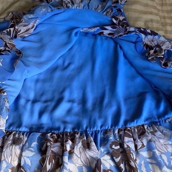 Alexis Blue Floral Print Midi Length Short Sleeve Wrap Dress. Size Large. - Picture 6 of 8